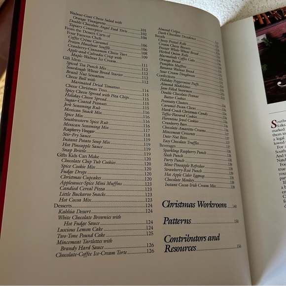 🎄 Christmas with Southern Living 1993 – A Vintage Holiday Classic! - Picture 5 of 6